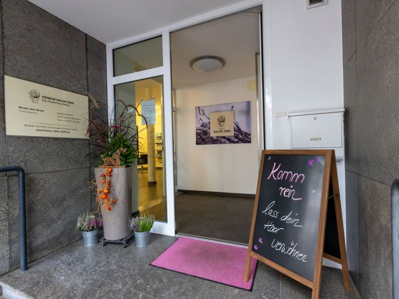 Eingangsbereich vom Friseur Salon 2000 in Mainz-Mombach